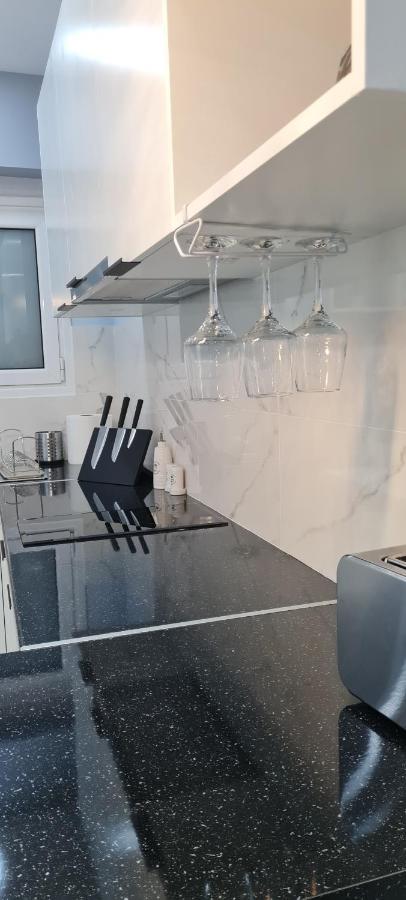 Cozy Apartment With Garden Near Town Center, Fully Renovated. Афины Экстерьер фото